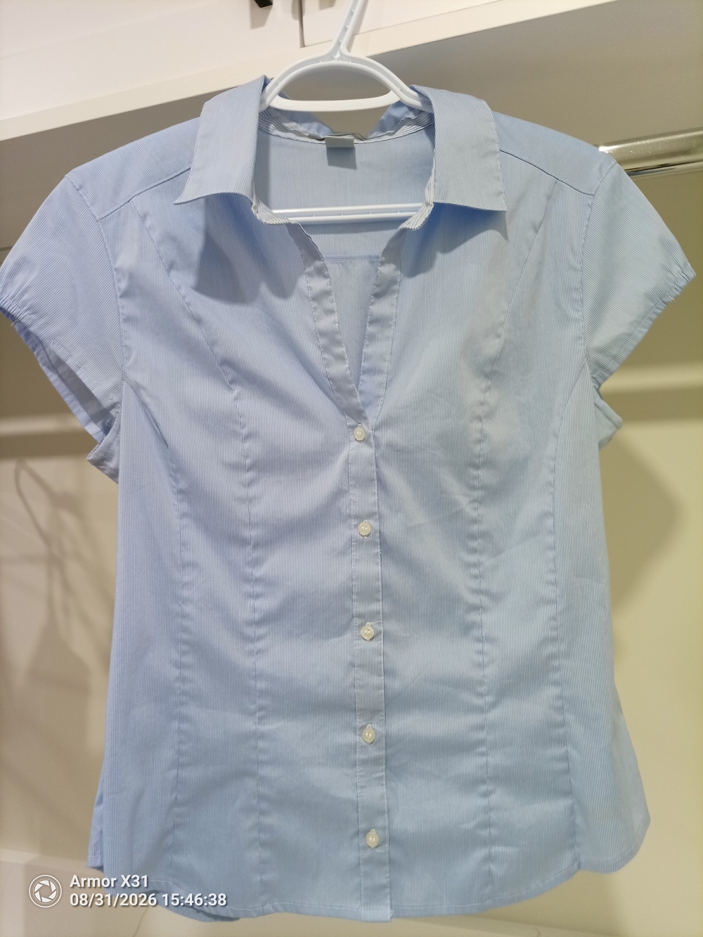H&M Light Blue Short-Sleeve Button-Down Shirt